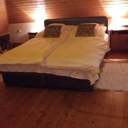 Komfort Apartman Eger Extérieur photo